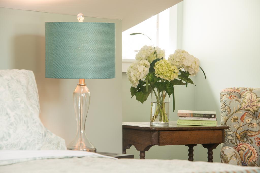 The Parsonage Bed and Breakfast East Orleans Kamer foto